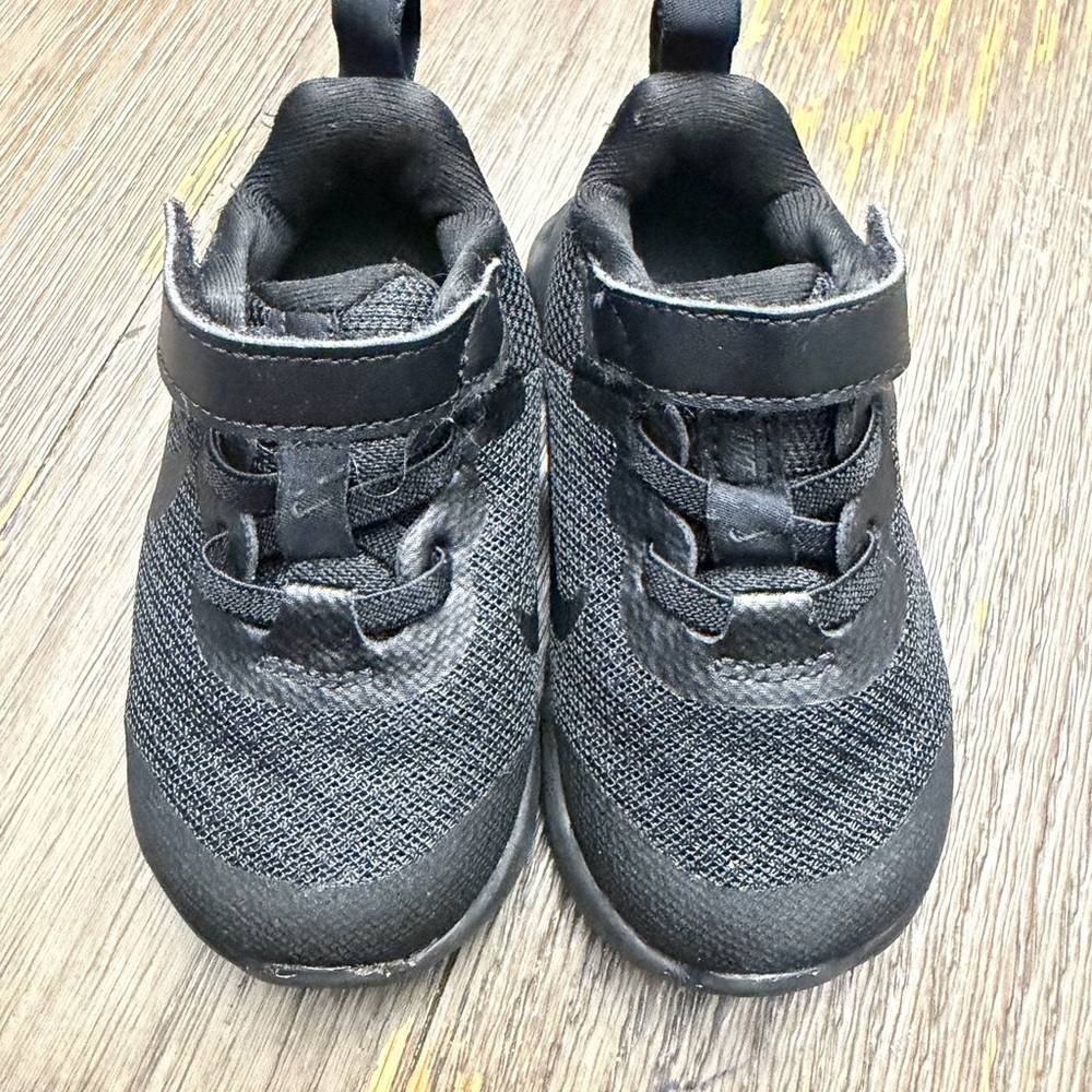 Nike Baby-Boys Revolution 5C